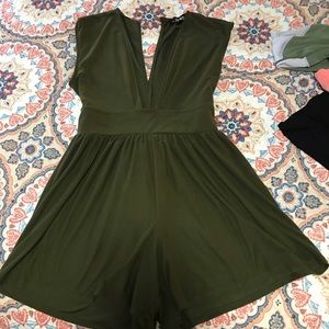 Never worn Lulu’s romper
